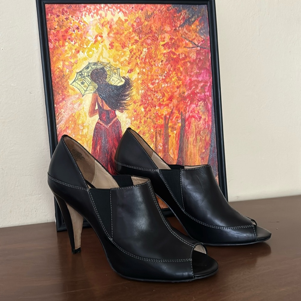 Black leather shoes size 8.5